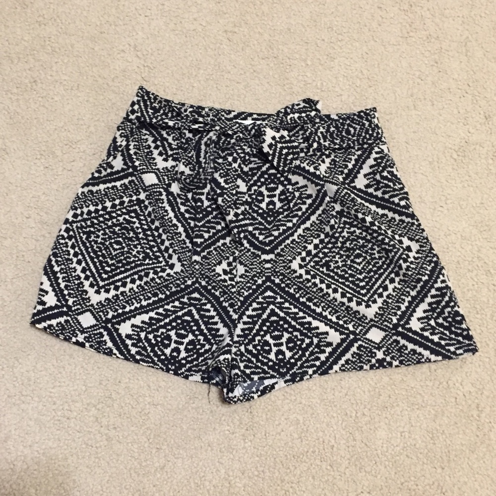 Medium black and tan patterned shorts